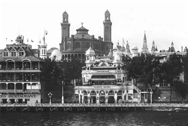 Pavillons le long de la rivière, Exposition universelle de 1900, 1900